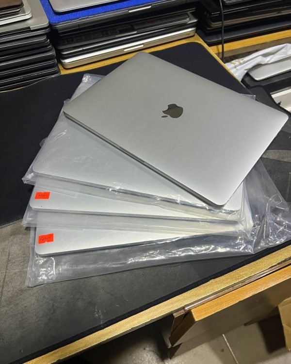 Large Pallets (120+ units) MacBook Pro Pallet - Image 10