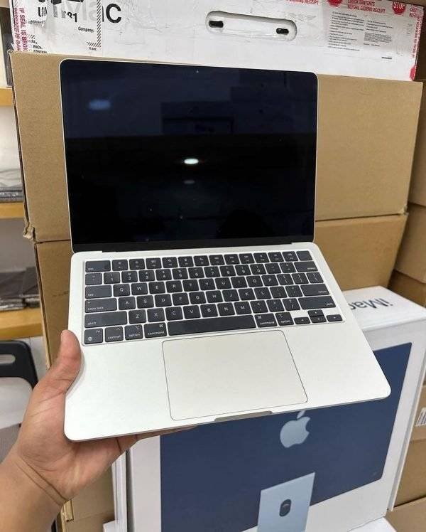Mini Pallet (10–15 units) Macbook Air pallet - Image 3