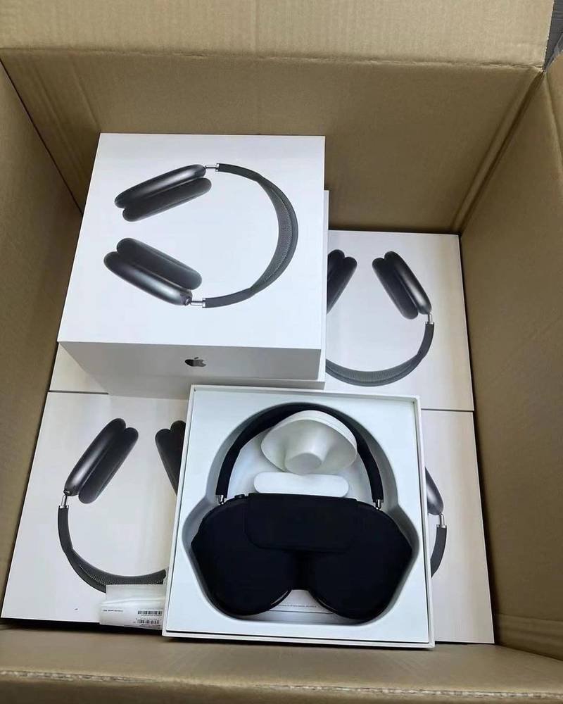 Mini Pallet (10–15 units) AirPods max pallet